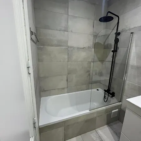 Casino 3 Bedrooms With Pool Apartment *