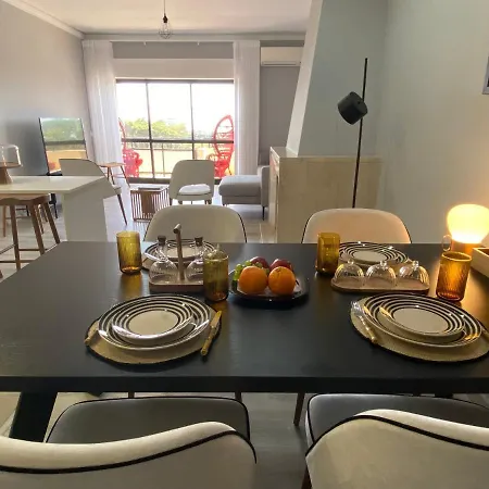 Casino 3 Bedrooms With Pool エストリル
